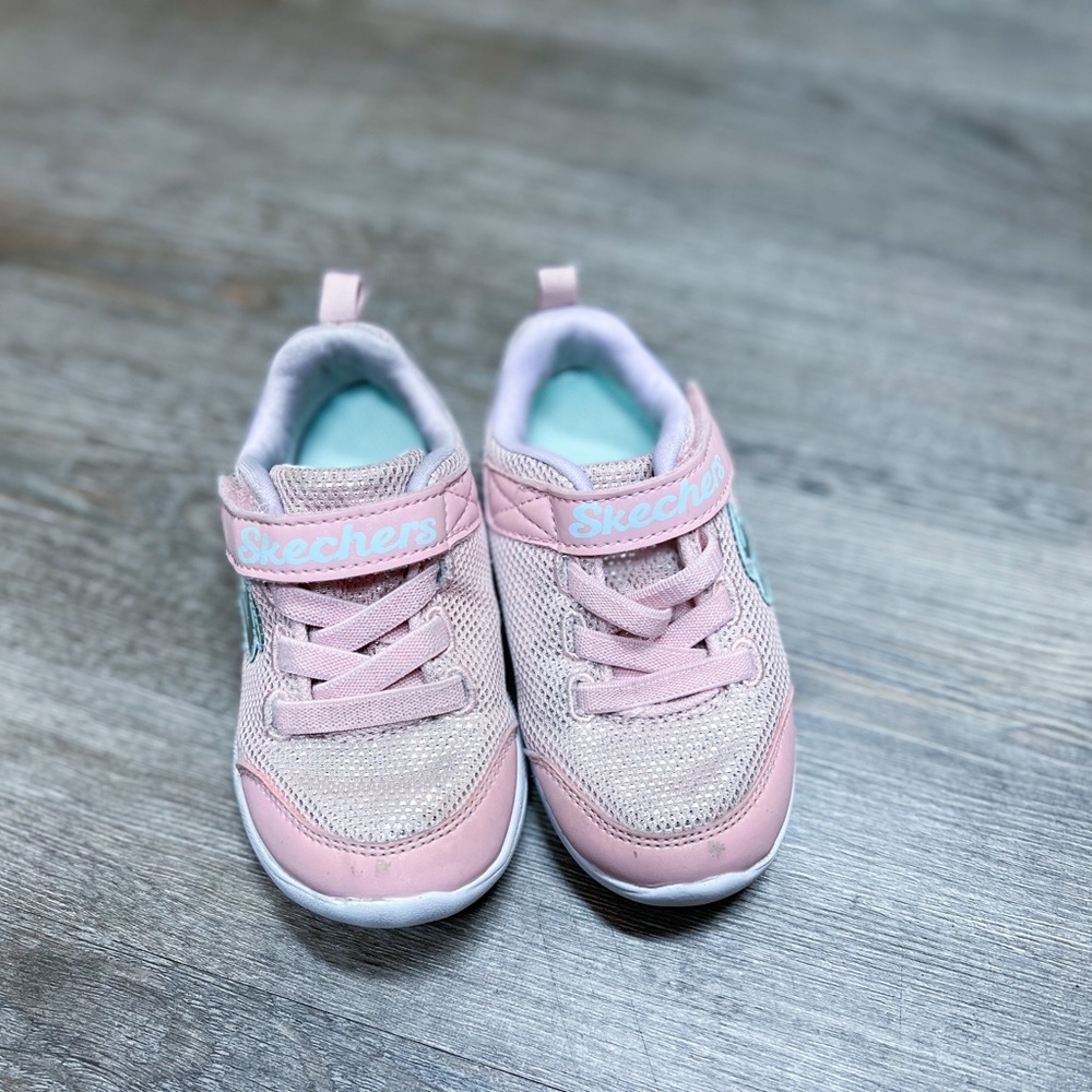 Toddler girl sketchers size 6